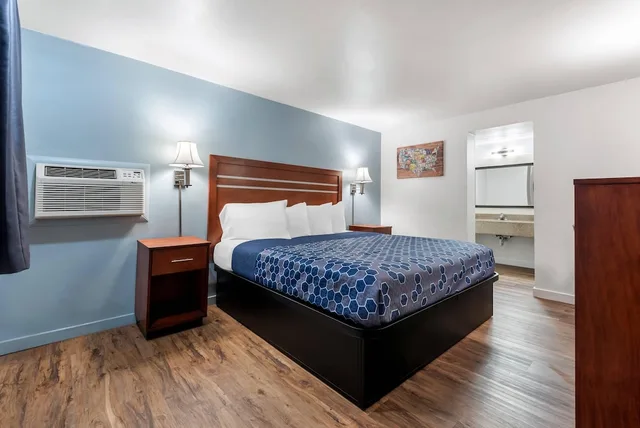 غرفة قياسية بسرير كينج، Econo Lodge Palmyra - Hershey 1/7
