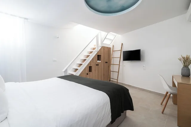Mini, Premium, Queen Bed, Caldera View, Plunge Pool، Rocabella Deluxe Suites And Spa 9/10