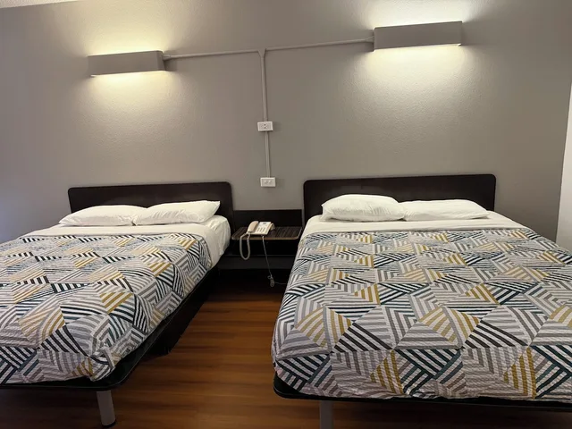 Standard, 2 Queen Beds, Motel6 Joliet, IL - I-80 8/10