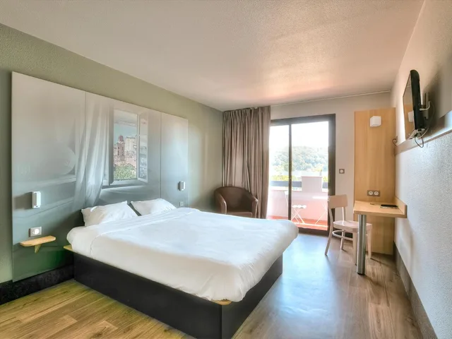 غرفة كومفورت بسرير كوين، B&B Hotel Villeneuve Loubet Village 4/9