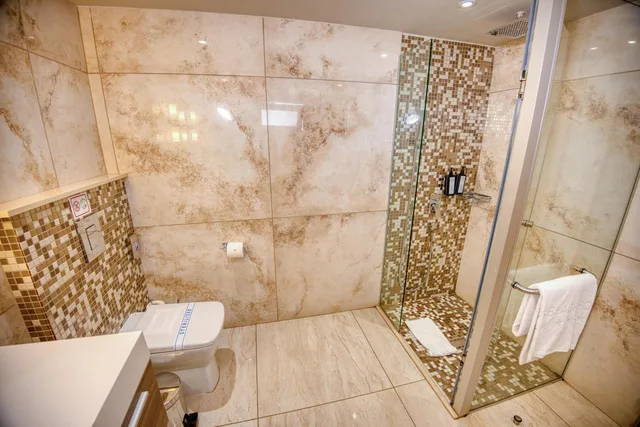 جناح بسرير كوين مع أريكة، Adams Beach Hotel and SPA 3/4