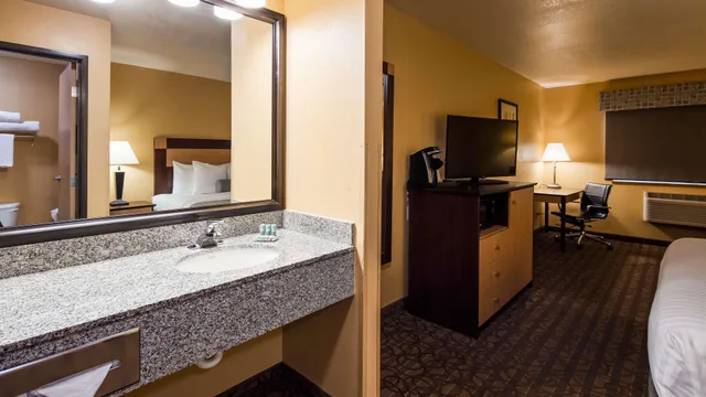 Room, Best Western Sawtooth Inn & Suites 4/6