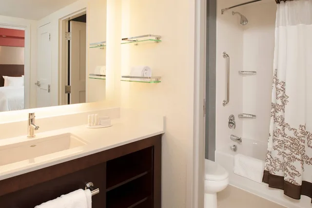 استوديو بسرير كينج مع أريكة لذوي الإعاقة، RESIDENCE INN BLOOMINGTON 2/2