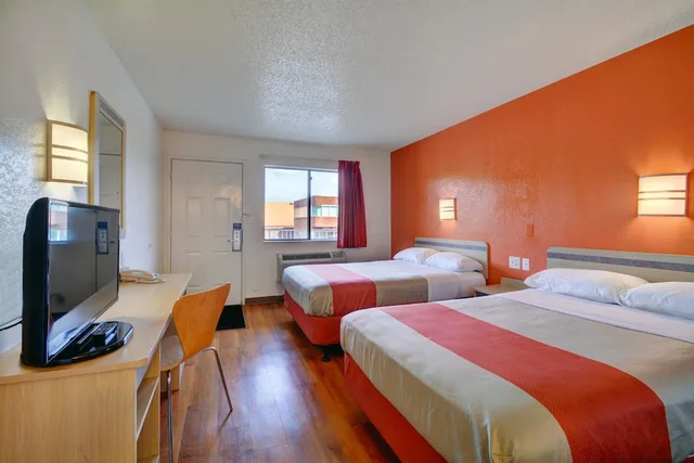 غرفة قياسية بسريرين مزدوجين، Motel6 Wethersfield, CT - Hartford 5/10