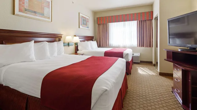 Suite, 2 Queen Beds, SURESTAY PLUS HOTEL BY BEST WESTERN QUANAH 1/2