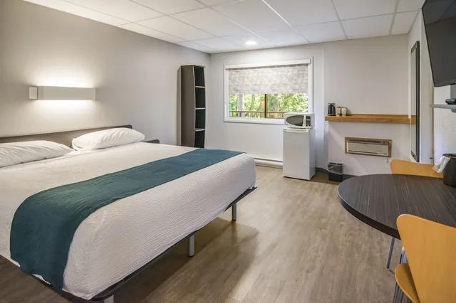 غرفة قياسية بسرير كينج، Motel6 Saanichton, BC - Victoria Airport 9/10