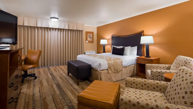 Room, King Bed, Balcony, Large, Best Western Plus Royal Oak Hotel 3/7