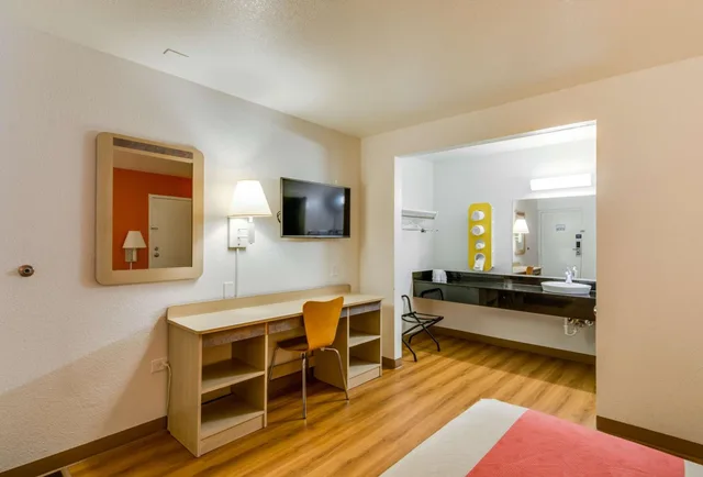 غرفة ديلوكس رباعية، Motel6 Schiller Park, IL - Chicago O'Hare 5/10