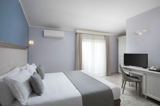 غرفة ديلوكس بسرير كوين بإطلالة على البحر، Hotel Rosa Dei Venti 2/4