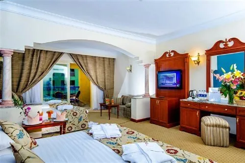 غرفة عائلية بإطلالة على المسبح، Titanic Palace 3/3
