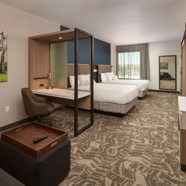 جناح بسريرين كوين مع سرير سحّاب إضافي مع أريكة لذوي الإعاقة، SpringHill Suites by Marriott Winter Park 2/7