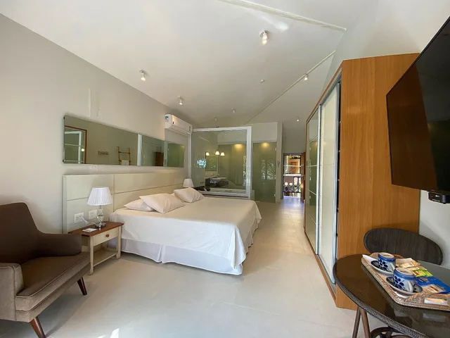 غرفة فاخرة بسرير كينج بإطلالة على البحر بحوض استحمام، Porto Pacuiba Hotel Ilhabela 2/3