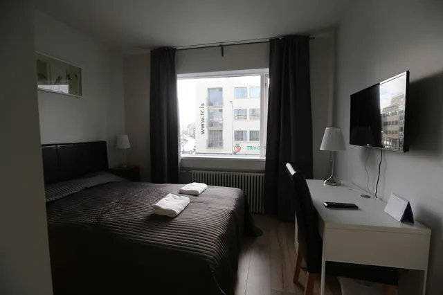 City, Double Bed, Private Bathroom, 100 Iceland Hotel 3/5