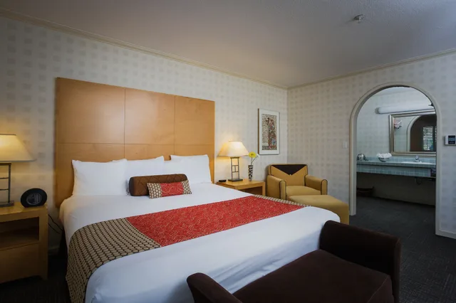 Deluxe, King Bed, Menlo Park Inn 1/1