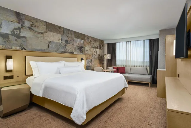غرفة بسرير كينج في طابق مرتفع، The Westin Tysons Corner 2/5