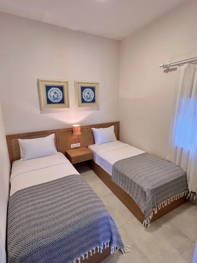 2 Bedrooms, Exclusive, Suite, Queen and Twin Beds, Beach Side, Patio، Lavinya Otel 1/4