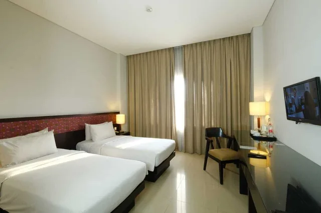 غرفة سوبيريور بسريرين منفصلين، Hotel Surya Yudha Purwokerto (Ex. Hotel Santika Purwokerto) 1/3
