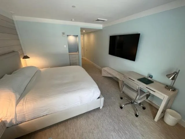 Coveside, King Bed، The Colony Hotel 3/6
