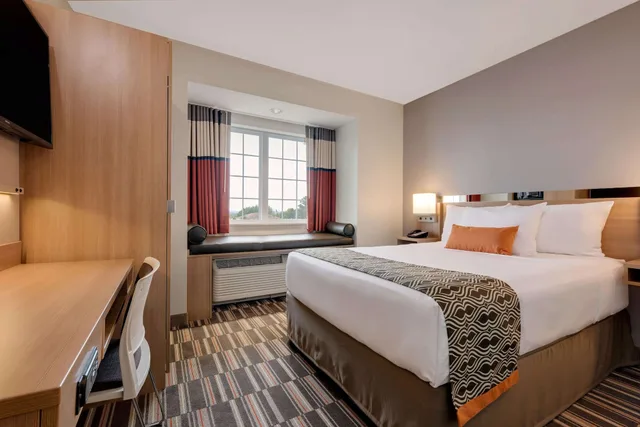 Room, Queen Bed, Pet Friendly, Microtel Inn And Suites By Wyndham Clarion 1/3