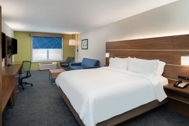 Suite, King Bed, Holiday Inn Express And Suites Dahlonega University Area, an IHG Hotel 2/2