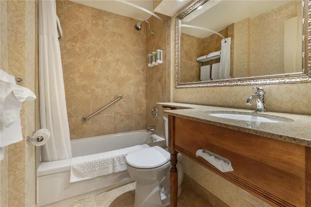 غرفة بسرير كوين مع أريكة، Best Western Parkway Inn Conference Centre 6/6