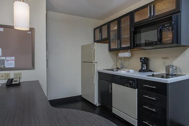 غرفة بسرير كوين بغرفة نوم واحدة لذوي الإعاقة، Candlewood Suites Louisville Airport, an IHG Hotel 5/7