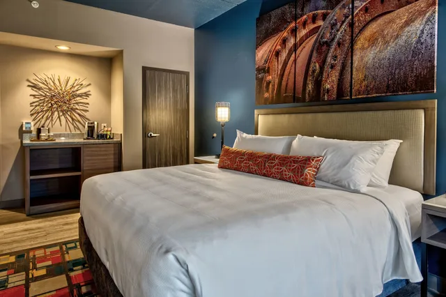 غرفة قياسية بسرير كينج لذوي الإعاقة، Hotel Indigo Pittsburgh University-Oakland, an IHG Hotel 1/4