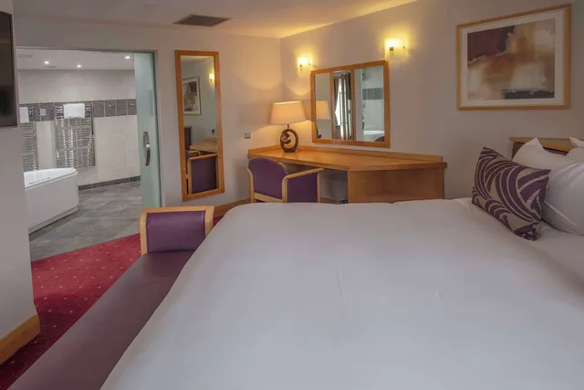 جناح تنفيذي بسرير كينج بحوض جاكوزي، Best Western Premier Suites Hotel & Spa Liverpool-Knowsley 2/4