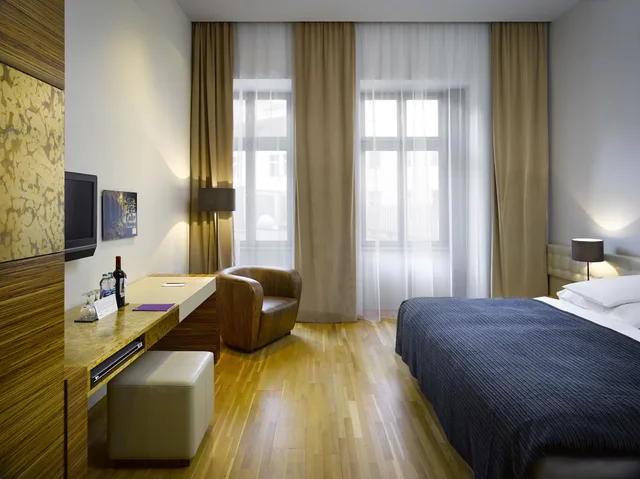 غرفة ديلوكس بسرير كينج، The Icon Hotel And Lounge 2/10