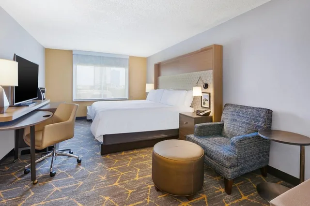 Feature, King Bed، Holiday Inn Grand Rapids Downtown 2/2