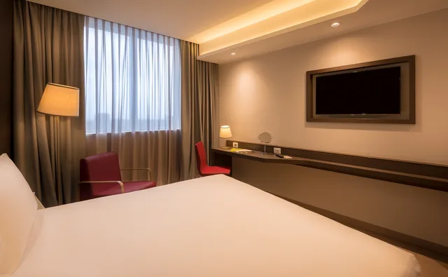 غرفة مفردة بسرير كينج، Doubletree By Hilton Hotel Yerevan City Centre 2/3