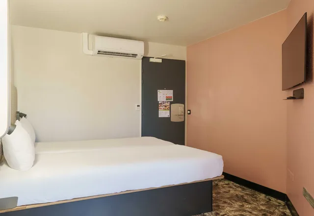 Standard, Twin Beds, B&B Hotel Troyes Centre 2/3