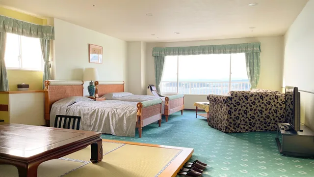 Japanese Western, Ocean Front, Top Floor, Kazokutosugosu Shirahamanoyado Yanagiya 1/1
