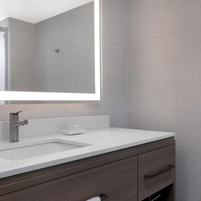 جناح استوديو بسرير كينج وسرير كوين بحوض استحمام لذوي الإعاقة، Home2 Suites by Hilton Kingston 9/9