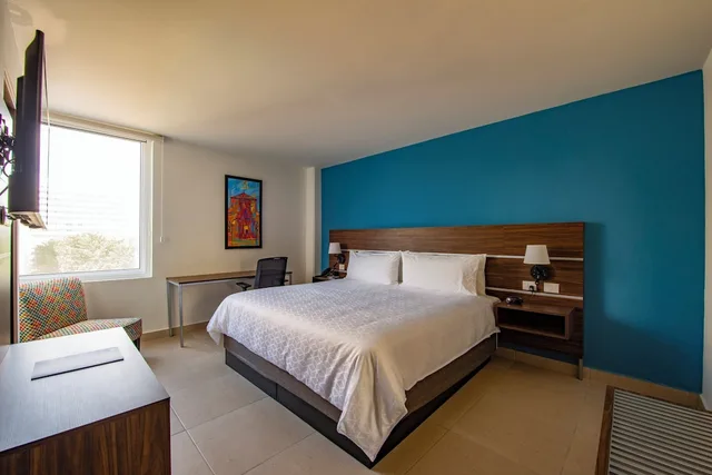 غرفة قياسية بسرير كينج بإطلالة على المدينة، Holiday Inn Express Merida Centro 2/8
