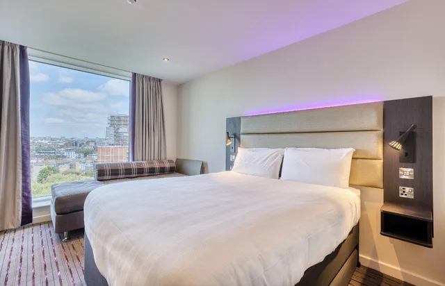 Room, Single, Double Bed, Premier Inn London Paddington (Paddington Basin) Hotel 1/2