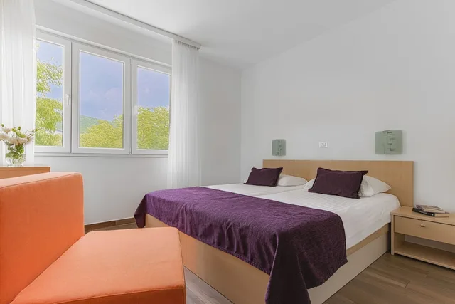 Standard, Twin Beds, with Extra Bed, Hotel Slaven 1/3