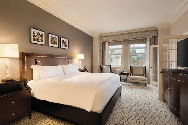 Fairmont Gold, King Bed، Fairmont Chateau Laurier 1/4