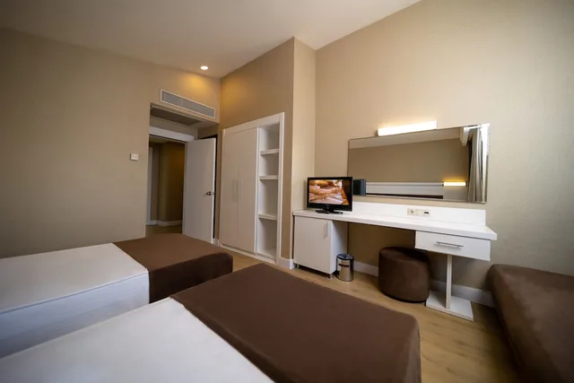 Room, Twin Beds, Lake Side, Pool View، Sueno Beach Side 4/6