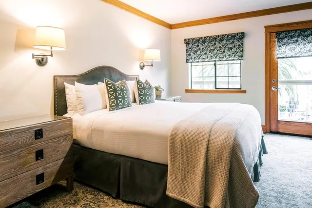 غرفة تنفيذية بسرير كينج بشرفة، Napa River Inn 1/1