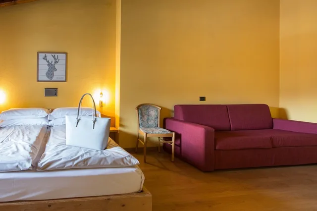 غرفة قياسية رباعية بسرير مزدوج بغرفة نوم واحدة مع أريكة، Angelica Hotel 6/8