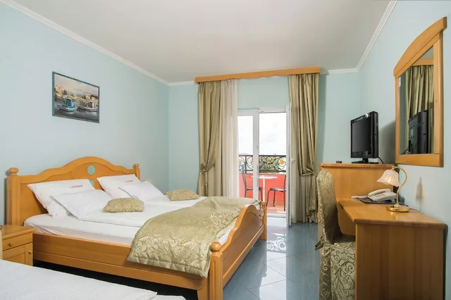 غرفة بسرير مزدوج مع أريكة، Hotel Miramare 1/10