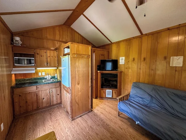 كابينة بريميوم، Basswood Resort 5/8