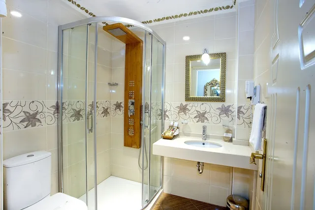 غرفة ثلاثية بثلاثة أسرّة، White House Hotel Istanbul 2/2