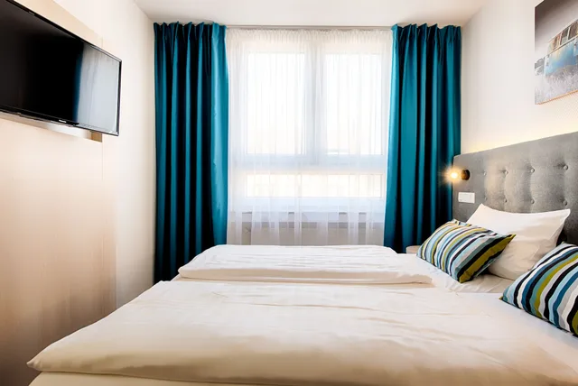 غرفة قياسية بسرير مزدوج، Home Hotel 3/9
