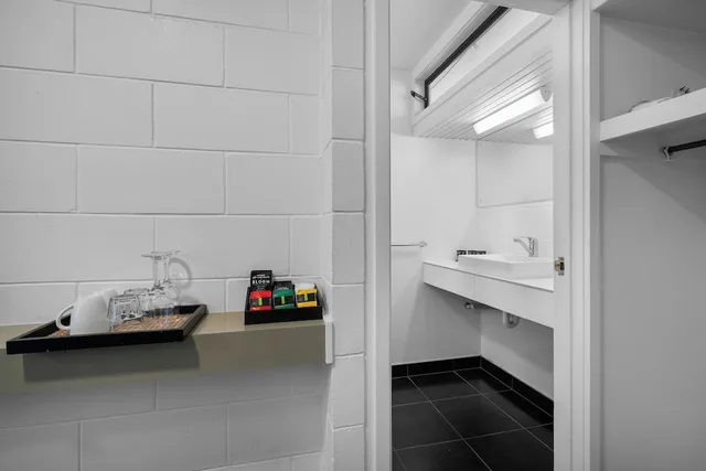 Garden Court, Studio, Queen Bed، Bealey Quarter 3/5