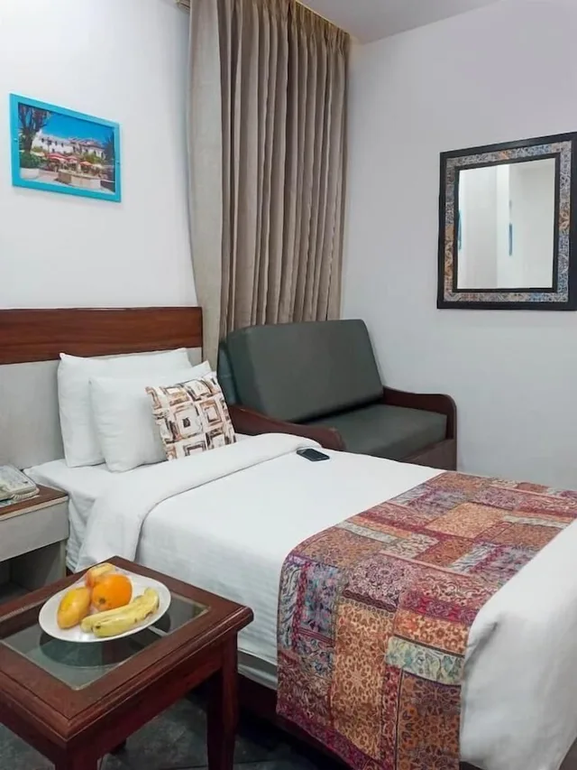 غرفة كلاسيكية بسريرين منفصلين، Sterling Marbella Dehradun 2/4