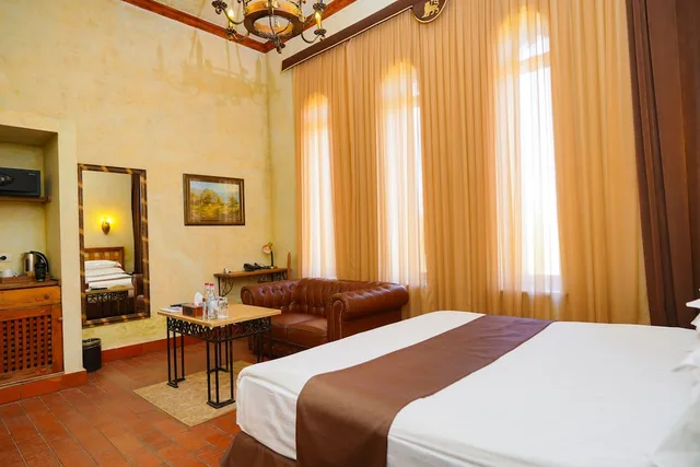 غرفة قياسية بسرير مزدوج بغرفة نوم واحدة، CAUCASUS HOTEL 1/6