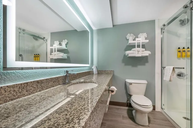 غرفة قياسية بسريرين كوين، Best Western Plus Richmond Indiana I-70 3/3