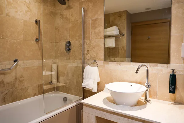 Deluxe, Twin Beds, Pine View، Doubletree By Hilton Milton Keynes 2/2